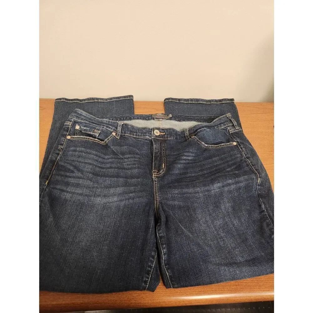 Torrid 22S midrise slim boot vintage stretch 40w, 28 Inseam and 12 rise